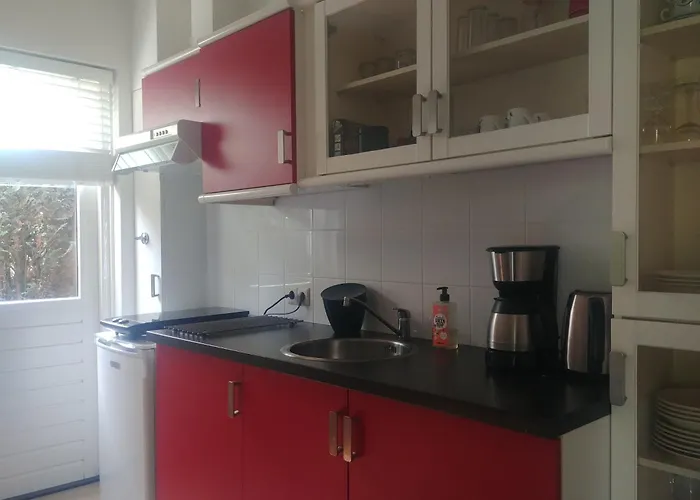 Ruim En Huiselijk Appartement Met Eigen Tuin, Compleet Uitgerust, Dichtbij Natuur