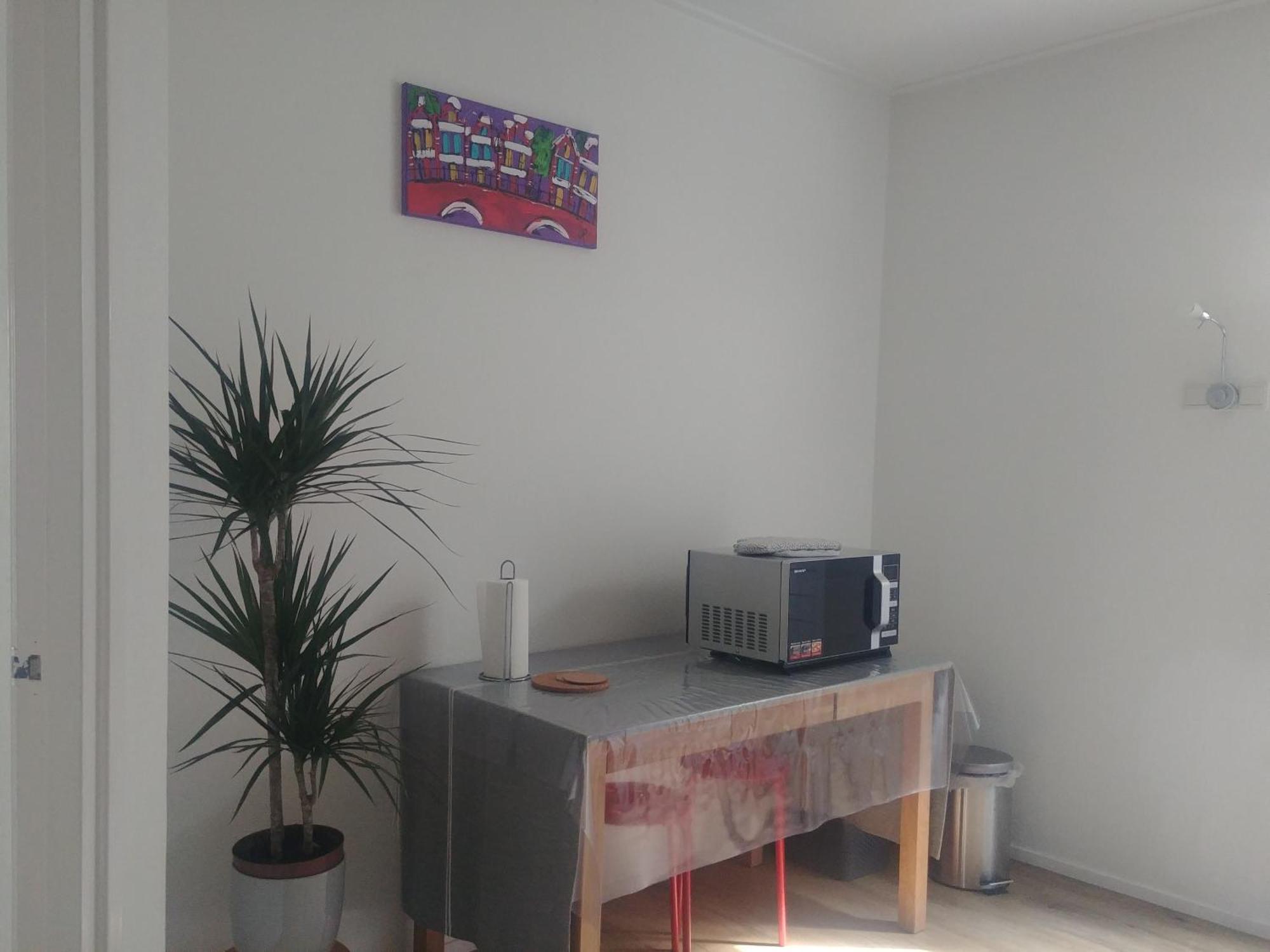 Apartment Ruim En Huiselijk Met Eigen Tuin, Compleet Uitgerust, Dichtbij